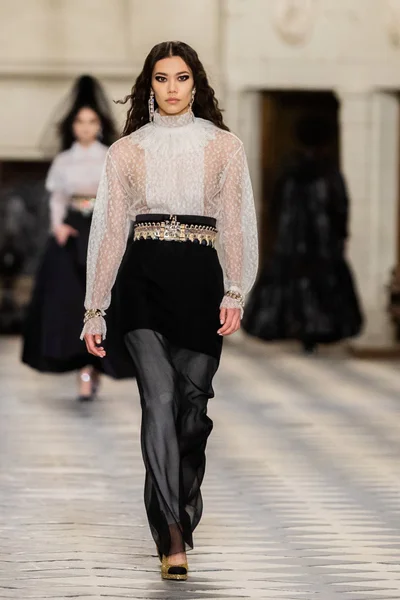 Look 65
